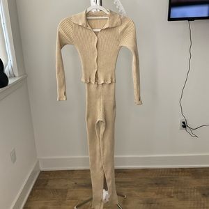 Two piece oatmeal top and bottom. Super stretch